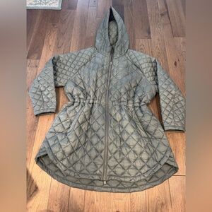Athleta “Whisper Featherless”Quilted Puffer Parka in Gray